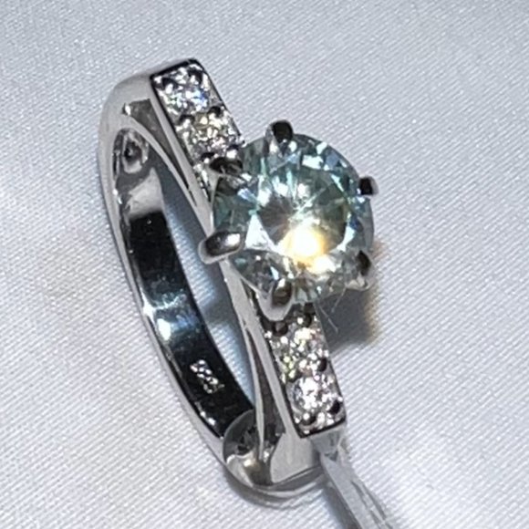 Silver Mossianite ring SIZE 7,new - Picture 2 of 4